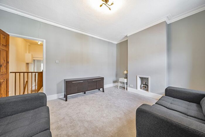 1 Bedroom Property To Rent In Langroyd Road, Tooting, London, SW17