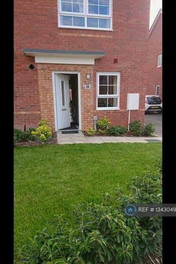 4 Bedroom Semi-Detached House To Rent In Fieldfare Way, Coventry, CV4