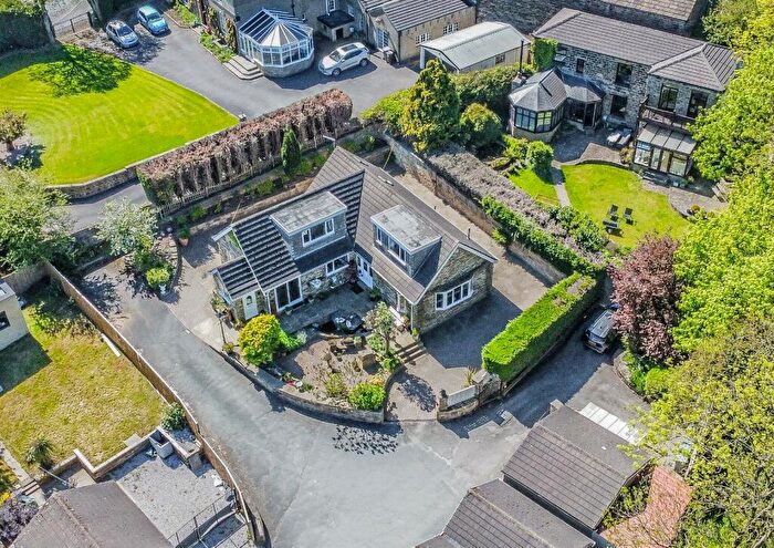 4 Bedroom Bungalow For Sale In Dewsbury Road, Gomersal, Cleckheaton, West Yorkshire, BD19