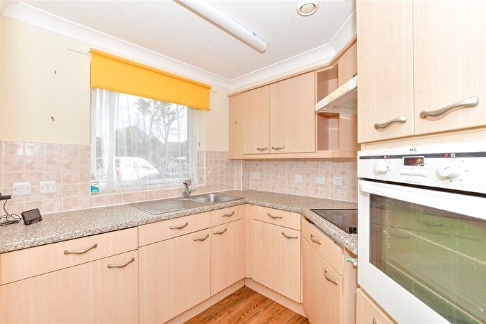 1 Bedroom Flat For Sale In Anchorage Court, Marine Parade East, Lee-On-The-Solent, Hampshire, PO13