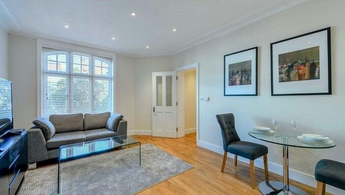 1 Bedroom Flat To Rent In Hamlet Gardens, Hammersmith, W6