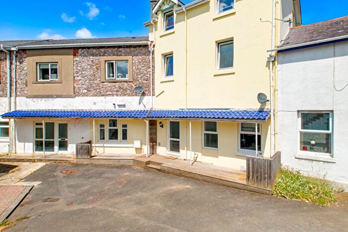 2 Bedroom Flat For Sale In Chatsworth Road, Torquay, TQ1