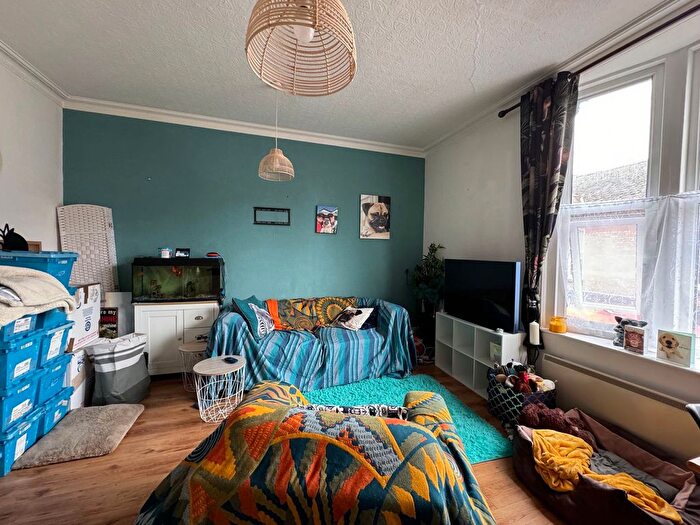 1 Bedroom Flat To Rent In Union Street, Newton Abbot, TQ12