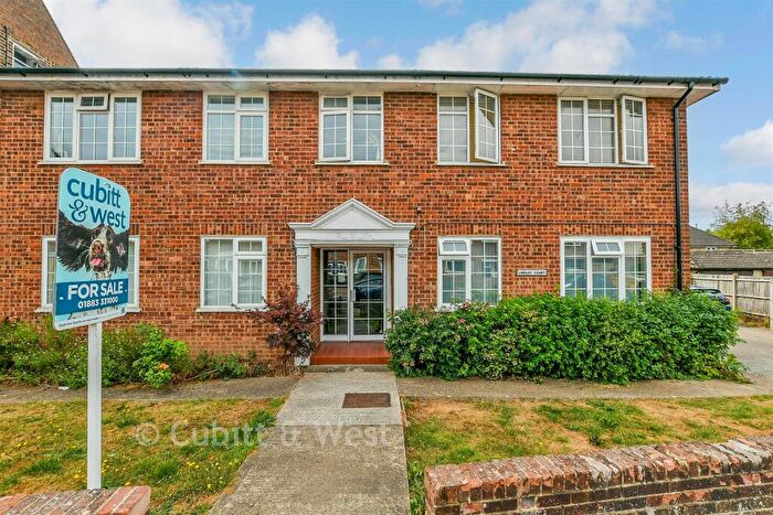 2 Bedroom Apartment For Sale In Lindley Road, Godstone, Surrey, RH9