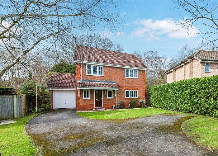 4 Bedroom Detached House For Sale In Knaphill, Woking, Surrey, GU21