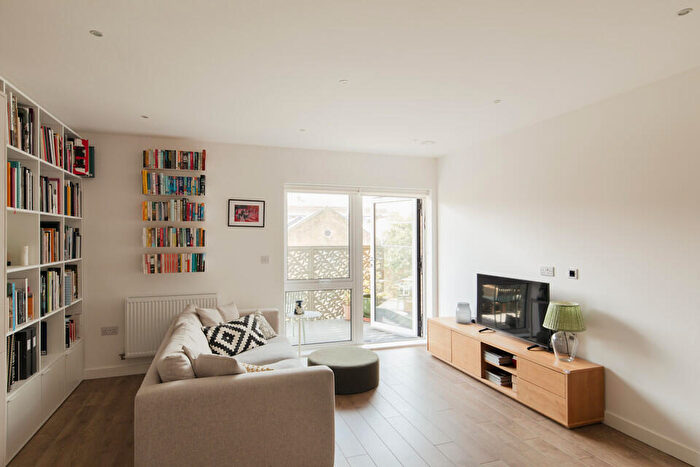 2 Bedroom Flat For Sale In Horsnell Close, Camberwell, SE5
