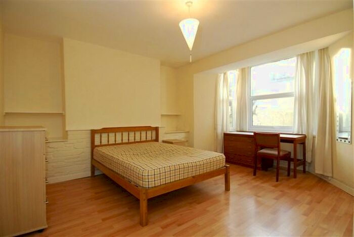 5 Bedroom Property To Rent In Napier Terrace, Maisonette, PL4