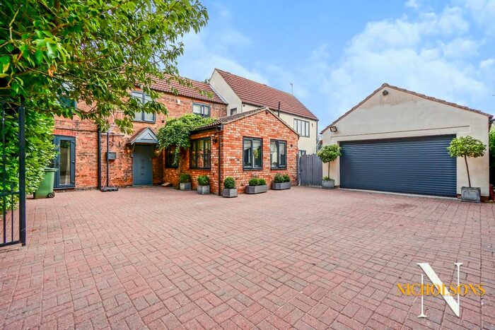 5 Bedroom Detached House For Sale In Main Street, West Stockwith, Doncaster, South Yorkshire, DN10