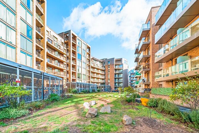 2 Bedroom Flat For Sale In Garnet Place, West Drayton, UB7