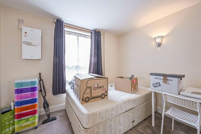 2 Bedroom Flat To Rent In Commercial Road, Whitechapel, London, E1