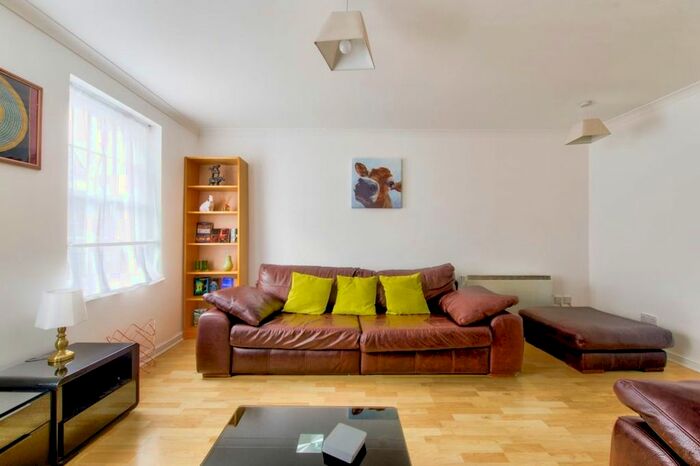 2 Bedroom Flat To Rent In Fox Street, Edinburgh, EH6