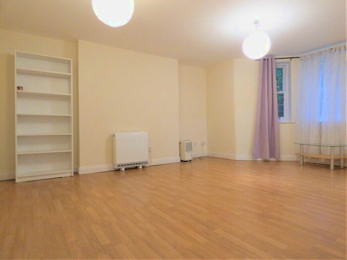 1 Bedroom Apartment To Rent In Lydia Court, - Grove Crescent, Kingston, KT1