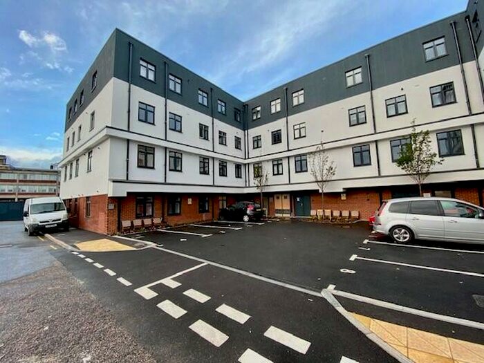 1 Bedroom Flat To Rent In Cambridge Place, Aylesbury, HP20