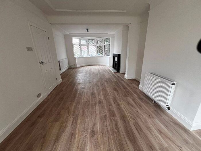 4 Bedroom Property To Rent In Longfield Avenue, London, NW7