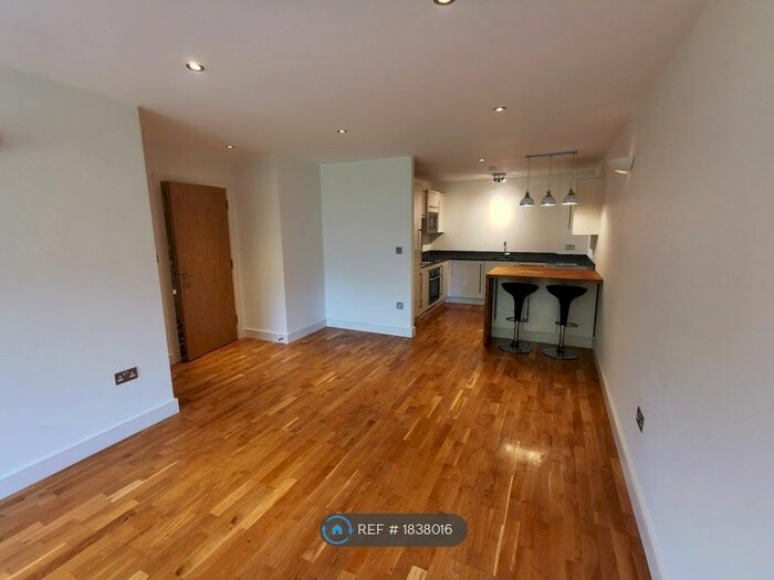 2 Bedroom Flat To Rent In Weirview Place, Godalming, GU7