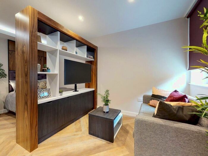 Apartment To Rent In Live Oasis Wade Lane, Leeds, #, LS2