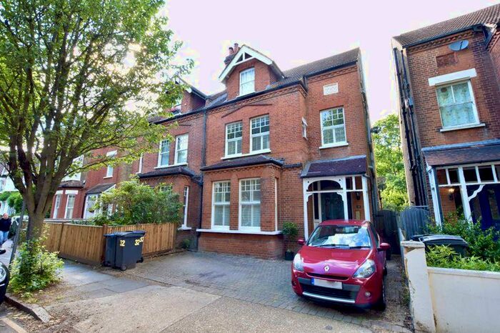 2 Bedroom Flat To Rent In Victoria Avenue, Surbiton, KT6