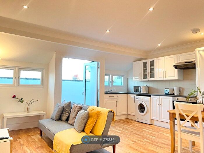 1 Bedroom Flat To Rent In St. Peter's Street, London, N1