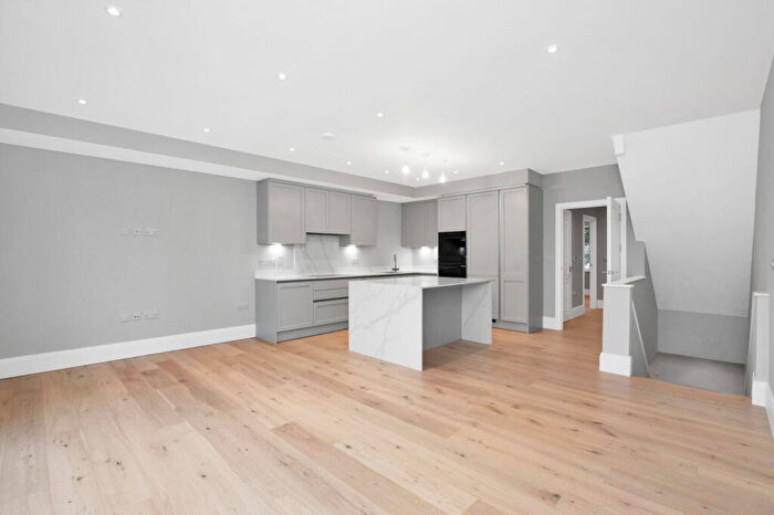 4 Bedroom Town House To Rent In Fir Hollow Gardens, Kenley, CR8