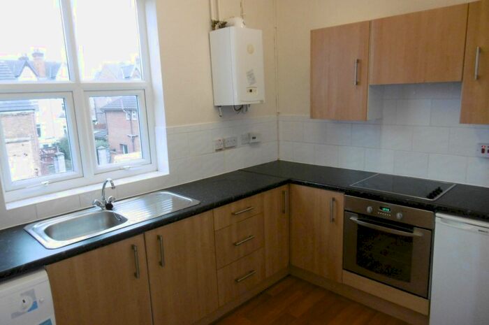 1 Bedroom Flat To Rent In Laburnum Gove, Beeston, NG9