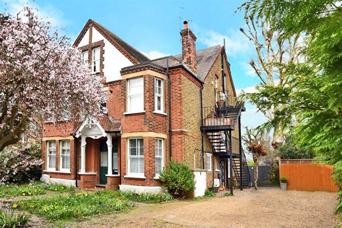 1 Bedroom Flat For Sale In Endsleigh Gardens, Surbiton, KT6