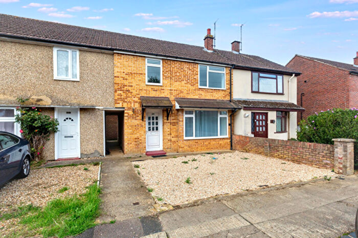 3 Bedroom Terraced House To Rent In Queens Avenue, Kidlington, OX5