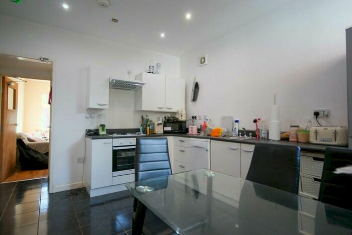 4 Bedroom Terraced House To Rent In Tiverton Road - Bath Student Property, B29