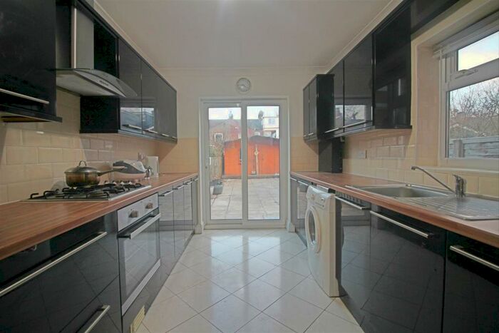 4 Bedroom House To Rent In Marten Road, London, E17