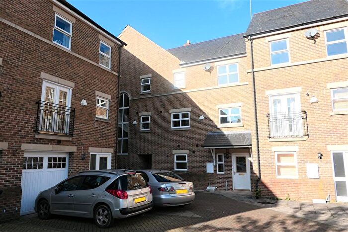 4 Bedroom Town House To Rent In Carisbrooke Road, Far Headingley, Leeds, LS16