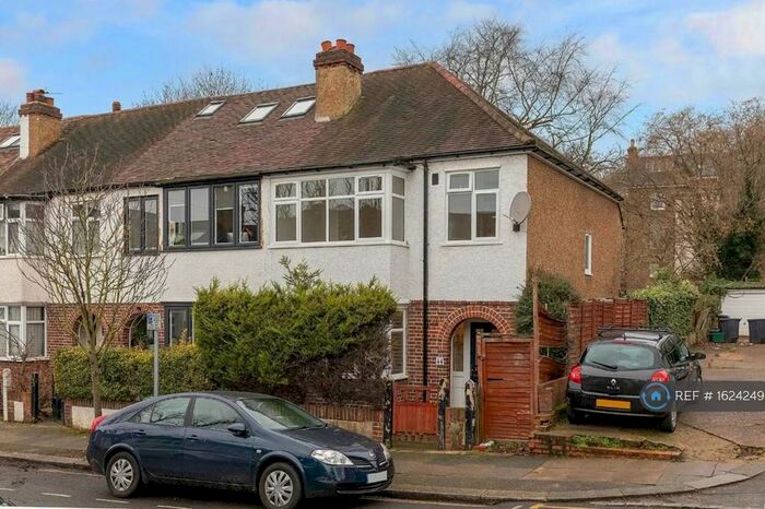 3 Bedroom Semi-Detached House To Rent In Pleydell Avenue, London, SE19