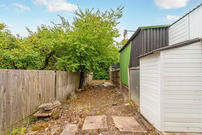 1 Bedroom Maisonette For Sale In London Road, Wembley, HA9