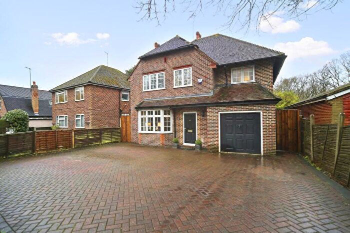 4 Bedroom Detached House To Rent In Weybridge, Surrey, KT13