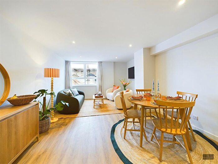 2 Bedroom Flat To Rent In South Street, Exeter, EX1