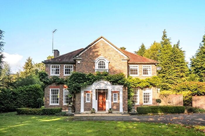 4 Bedroom House To Rent In Roundhill Drive Woking, GU22