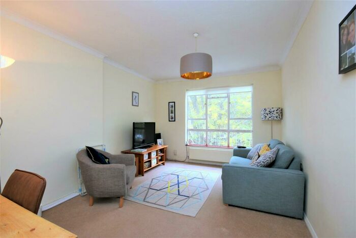 1 Bedroom Apartment To Rent In Frensham Court, N5