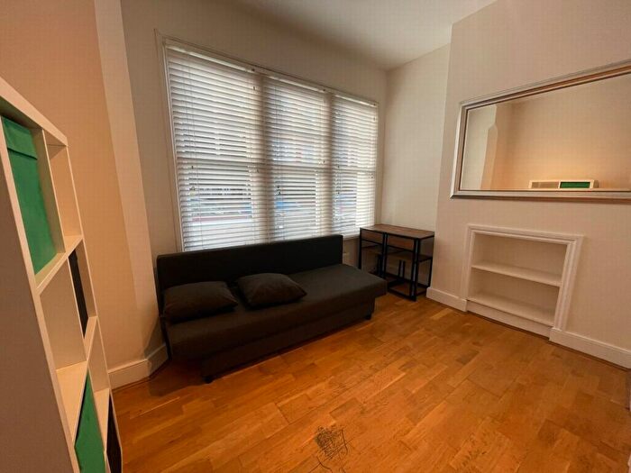 1 Bedroom Flat To Rent In Salisbury Road, Green Lanes, N4