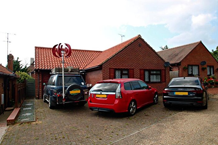 2 Bedroom Detached Bungalow To Rent In Swan Close, Colchester, CO4