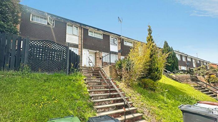 4 Bedroom Semi-Detached House To Rent In Devon Road, Luton, Bedfordshire, LU2
