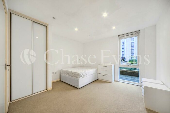2 Bedroom Flat To Rent In Central Street, Clerkenwell, London, EC1V
