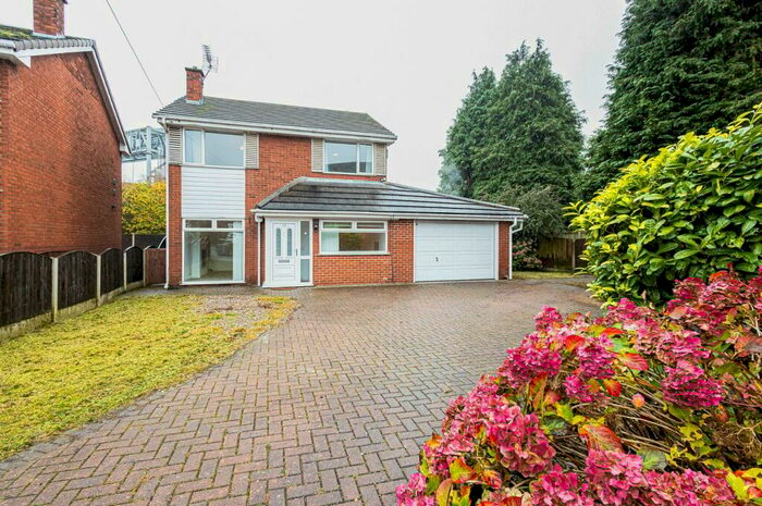 3 Bedroom Detached House To Rent In Whalley Avenue, Davyhulme, Manchester, M41