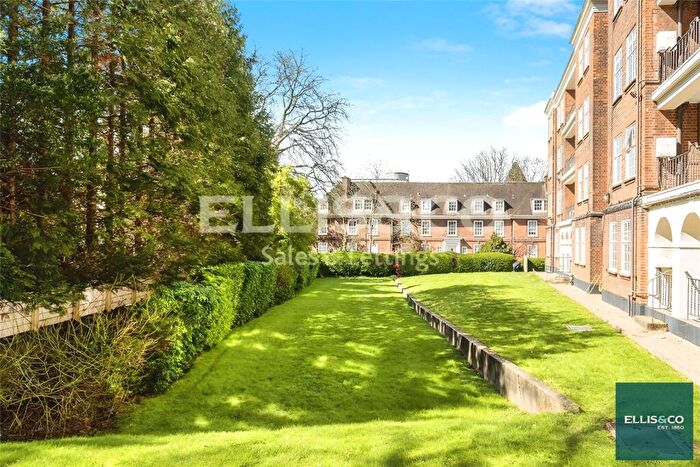 1 Bedroom Apartment For Sale In West Heath Court, Golders Green, NW11