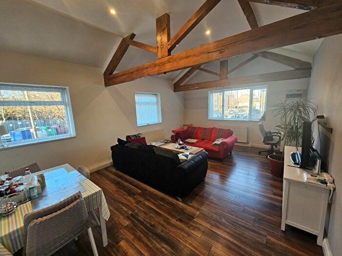 2 Bedroom Apartment To Rent In Wortley Road, Leeds, West Yorkshire, LS12