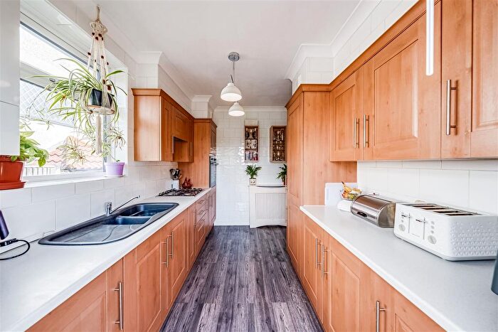 2 Bedroom Semi-Detached Bungalow For Sale In Heathview Avenue, Crayford, Dartford, Kent, DA1