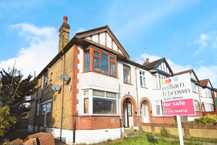 1 Bedroom Maisonette For Sale In Lodge Avenue, Romford, RM2