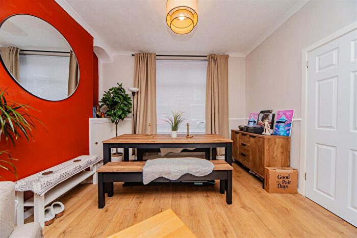 3 Bedroom Terraced House For Sale In Castle Street, Barry, CF62
