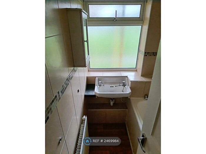 2 Bedroom Flat To Rent In Padnall Road, Romford, RM6