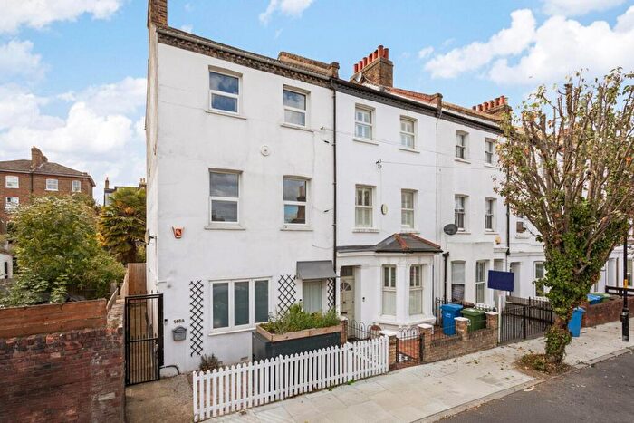 2 Bedroom Apartment For Sale In Landcroft Road, East Dulwich, London, SE22
