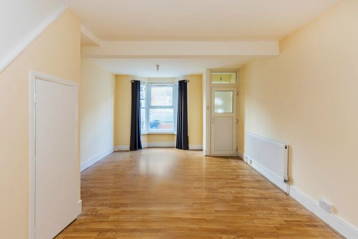 3 Bedroom Terraced House To Rent In Colville Road, Walthamstow, London, E17