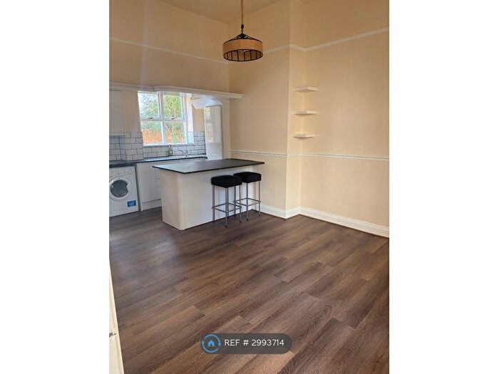 1 Bedroom Flat To Rent In Tower House, West Byfleet, KT14