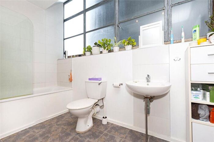 2 Bedroom Apartment To Rent In Wenlock Road, London, N1